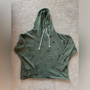 Hunter green star sweatshirt size M